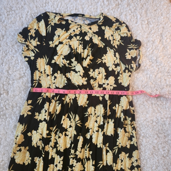 Torrid Yellow and Black Fit and Flare Midi Flower Dress Sz 3X - Picture 2 of 9